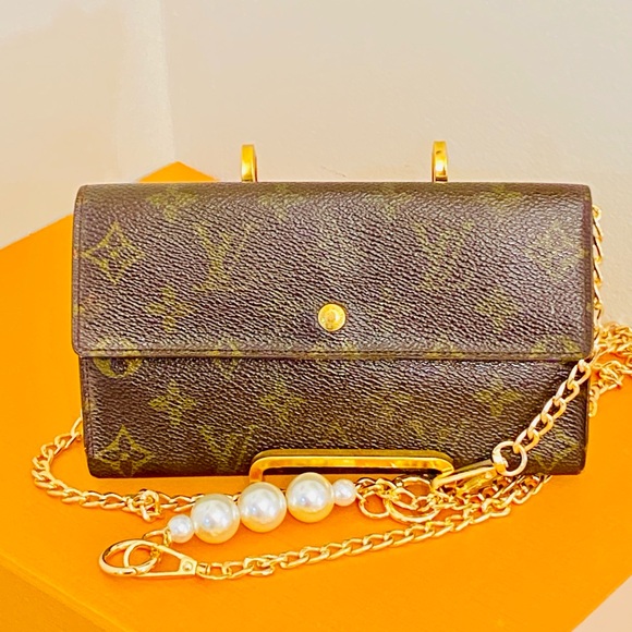 Louis Vuitton trifold Monogram Chain wallet - Picture 1 of 11